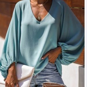 VICI- light blue blouse size medium new condition